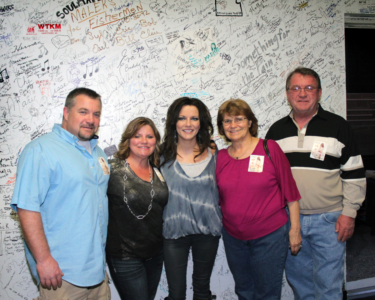 MartinaMcBrideMeet&Greet2012.14-2